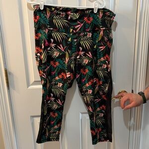 Old navy black pattern legging with mesh panel down side